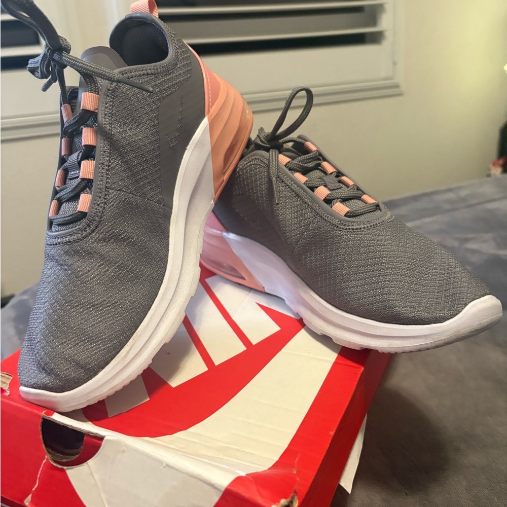 Nike Women's Gray and Peach Sneakers
